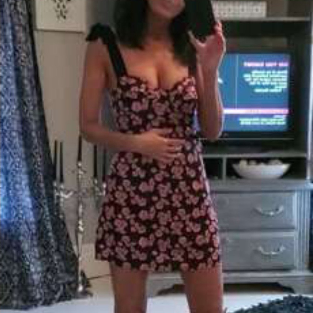 Floral tie shoulder dress sz L